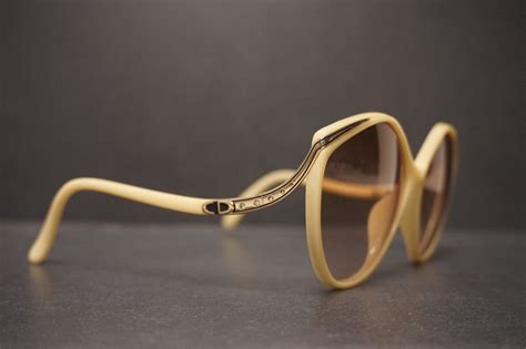 sonnenbrille dior 90er jahre mit goldeer hartbox|Dior 1990er Sonnenbrille im Angebot bei 1stDibs.